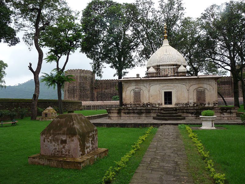 Ramnagar Fort and Mausoleum - photo by Malikbek