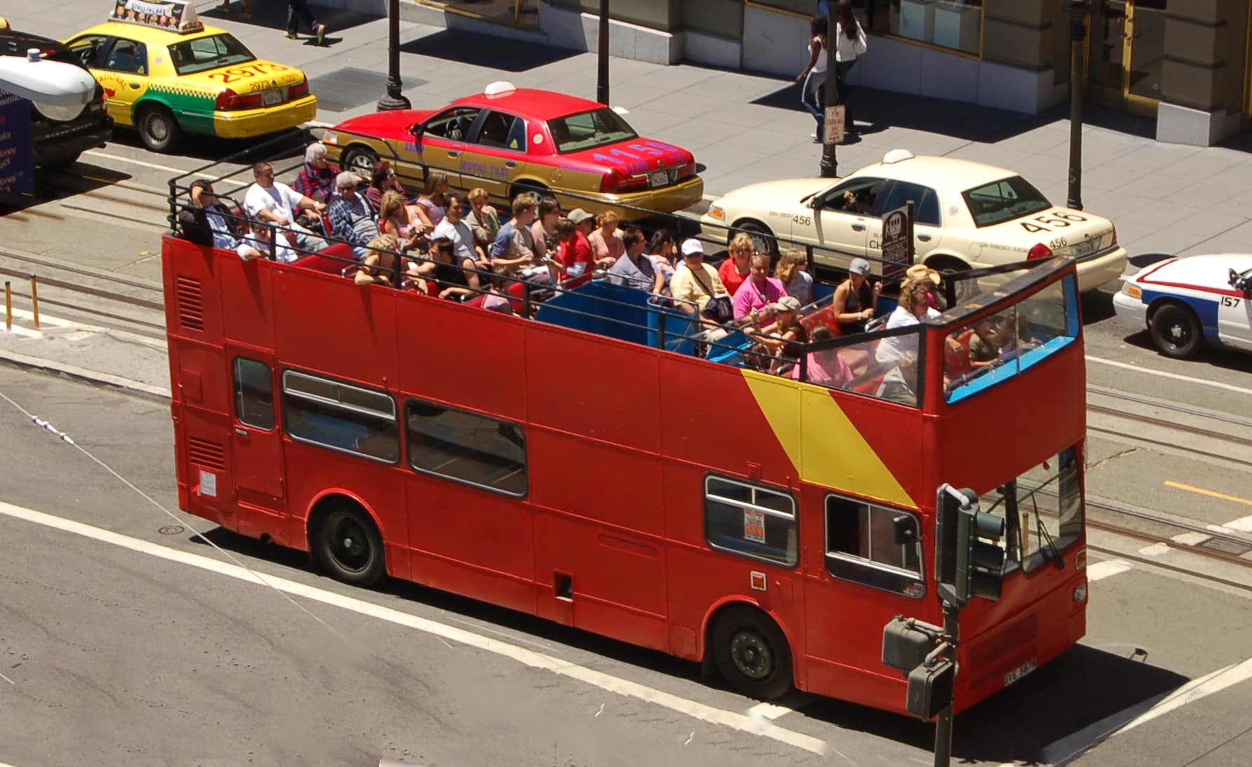 Hop On Hop Off Double decker bus tour - © lovetoeatandtravel.com