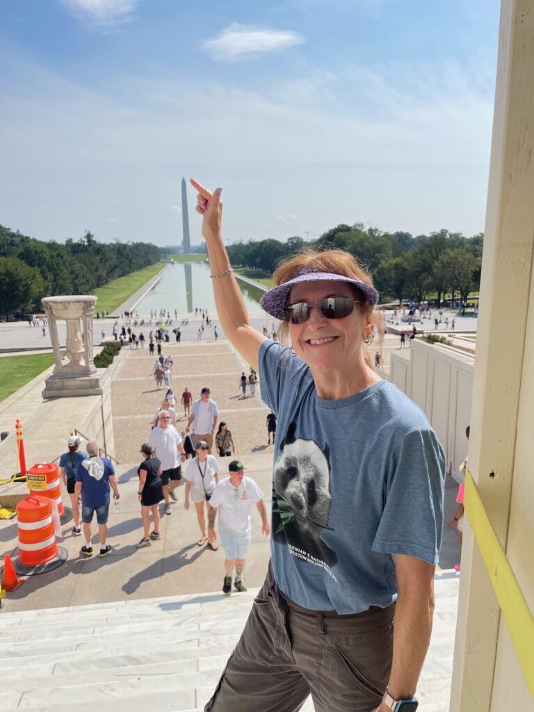 Lincoln Memorial pointing to Washington Monument - © lovetoeatandtravel.com