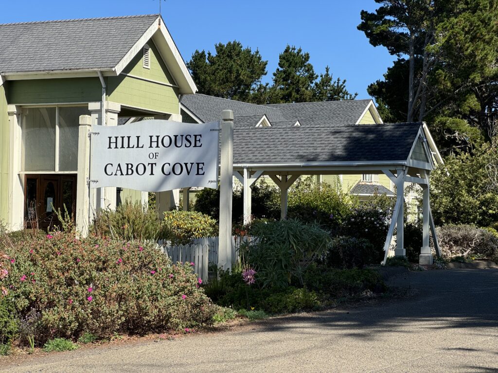 Hill House Inn in downtown Mendocino - © lovetoeatandtravel.com