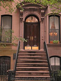 Carrie's iconic brownstone stoop in NY's West Village